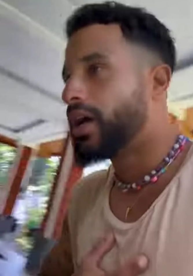 VÍDEO: Italo Ferreira é "atacado" por macacos na Indonésia e se machuca em queda