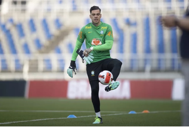 Goleiro da seleção tem lesão na coxa e está fora de amistosos