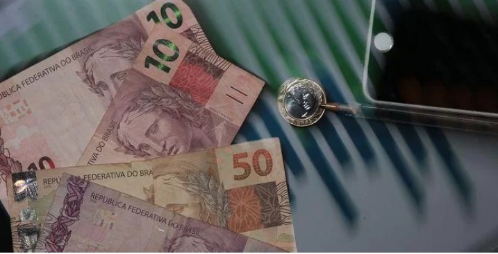 Economia brasileira cresce 4,7% no acumulado dos últimos 12 meses, diz IBGE