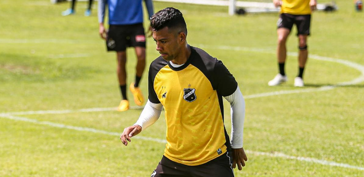 VÍDEO: Wallyson se pronuncia e revela motivo de não estar jogando pelo ABC