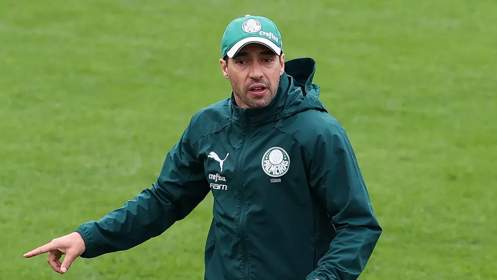 Abel testa positivo para Covid-19 e desfalca Palmeiras em clássico