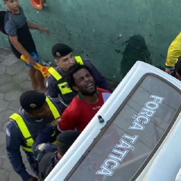 Ex-capitão do ABC deixa campo algemado por suspeita de desacato à autoridade; jogador nega