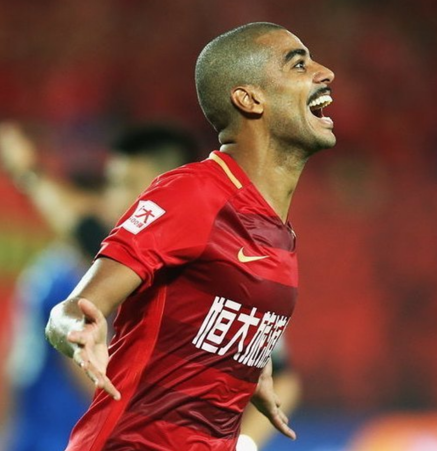 Fluminense encaminha o retorno do atacante Alan, campeão brasileiro pelo clube em 2010