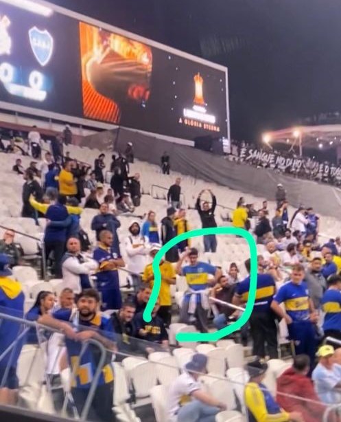 VÍDEO: Três torcedores do Boca são presos por imitar macaco e fazer gesto nazista em jogo contra Corinthians; ASSISTA