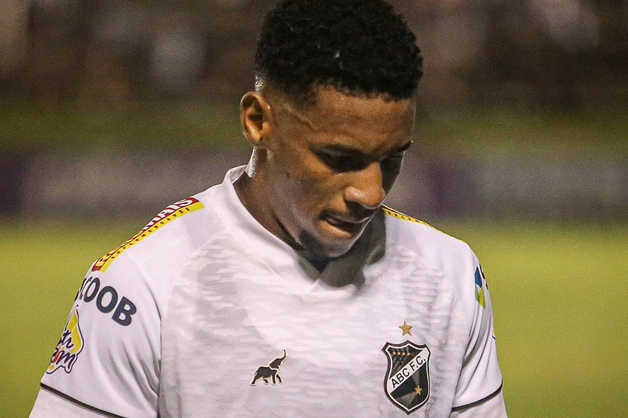 STJD pune Felipinho e Alyson por seis jogos; Varão é absolvido
