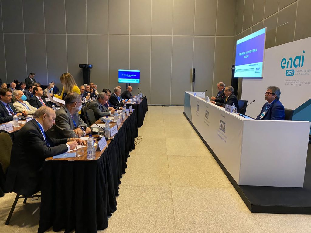 Em reunião da diretoria da CNI, presidente da FIERN destaca sucesso do “Conhecendo a Indústria”