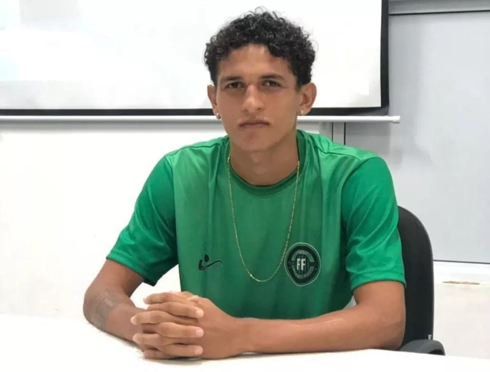 Jogador de futebol é esfaqueado durante discussão