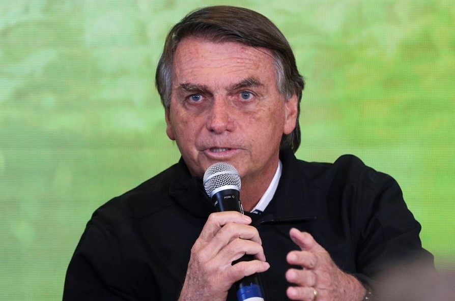 Bolsonaro diz que articula 'sem intermediários' estádio para o Flamengo no Rio