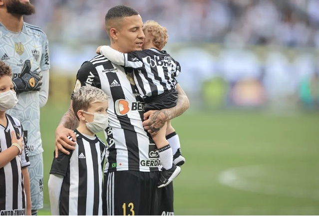 Lateral Guilherme Arana sofre grave lesão no joelho e perde chance de ir à Copa do Mundo