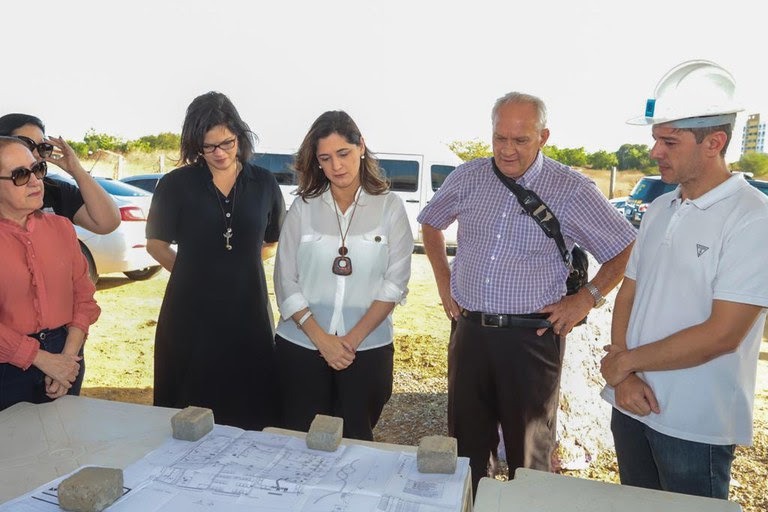 Comitiva visita obras da Casa da Mulher Brasileira de Mossoró