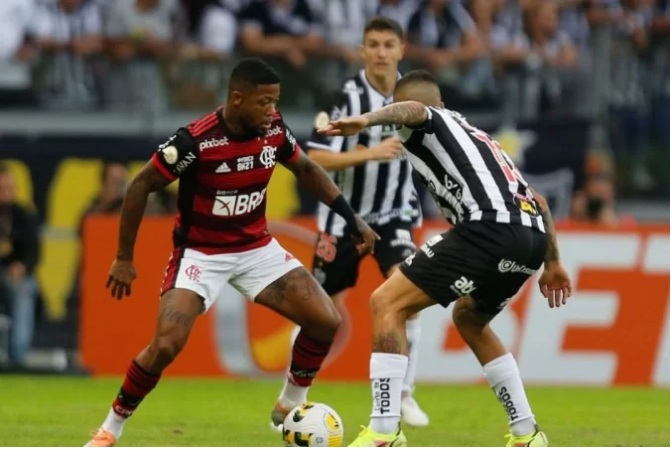 Fla x Atlético-MG e campeonatos internacionais são destaque neste sábado; veja jogos de hoje e onde assistir