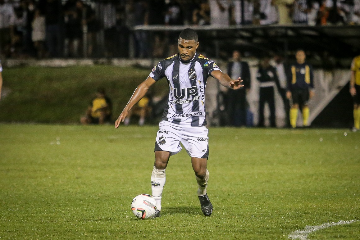 Wellington Reis renova com o ABC até o fim da próxima temporada