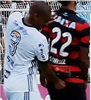 Jogador que aplicou 'dedada' em adversário ganha indenização na Justiça