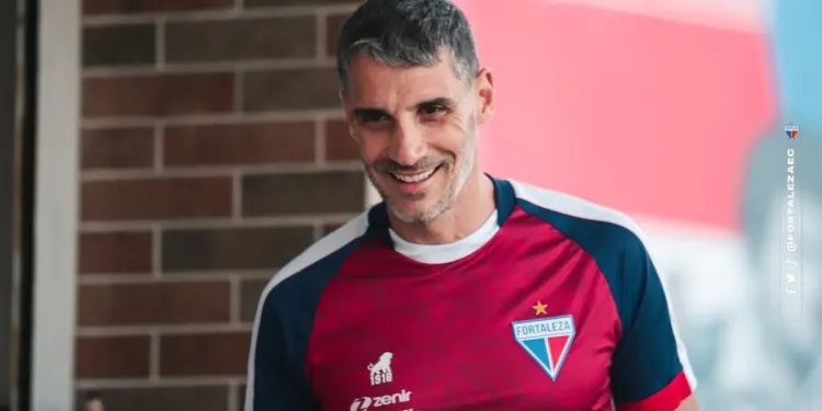 Vasco tem conversas adiantadas com dois nomes, afirma jornalista