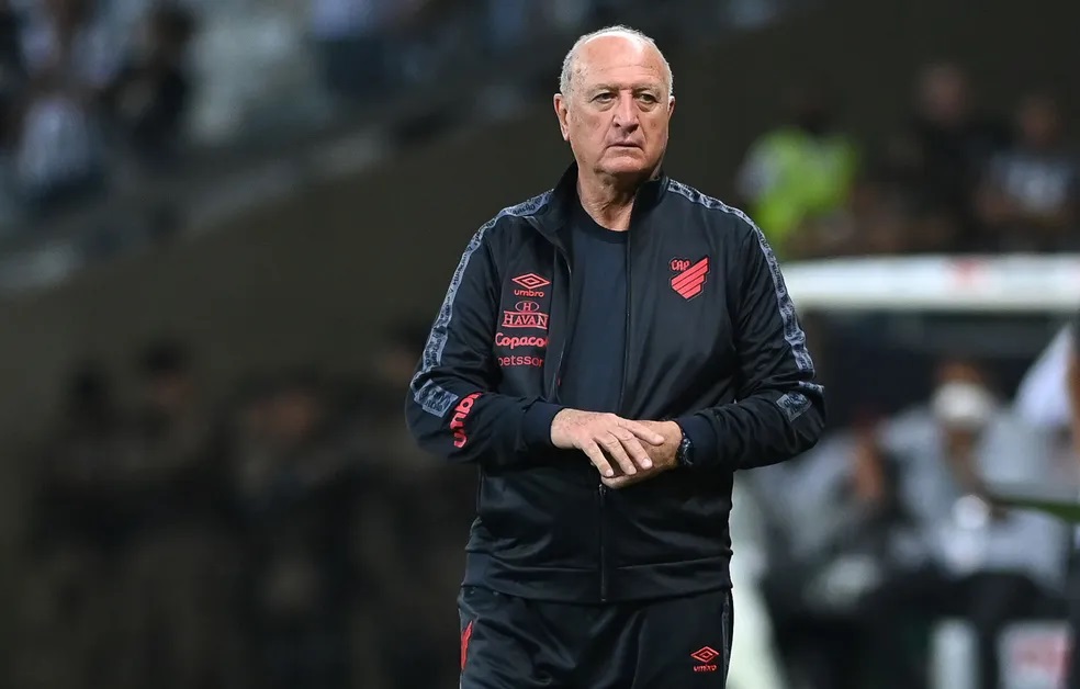 Felipão anuncia aposentadoria como treinador e fica como diretor do Athletico