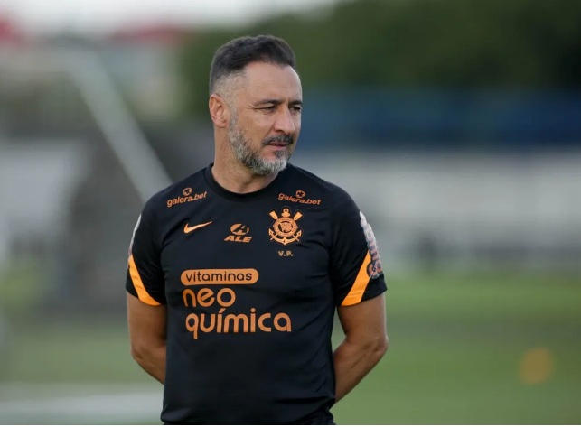 Corinthians anuncia que Vítor Pereira não permanece no clube em 2023