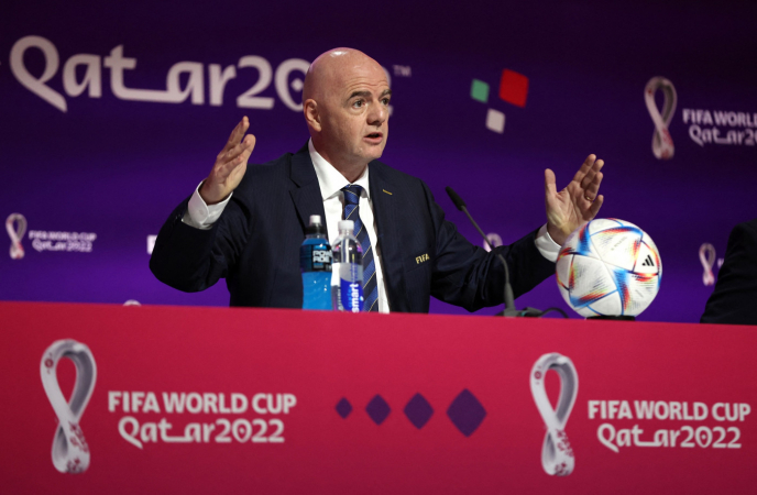 ‘Me sinto gay’, diz presidente da Fifa após críticas ao Catar