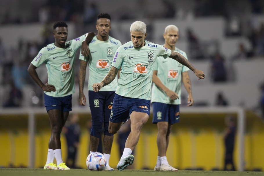 Após semana de observações, Tite projeta definir escalação da Seleção nesta segunda