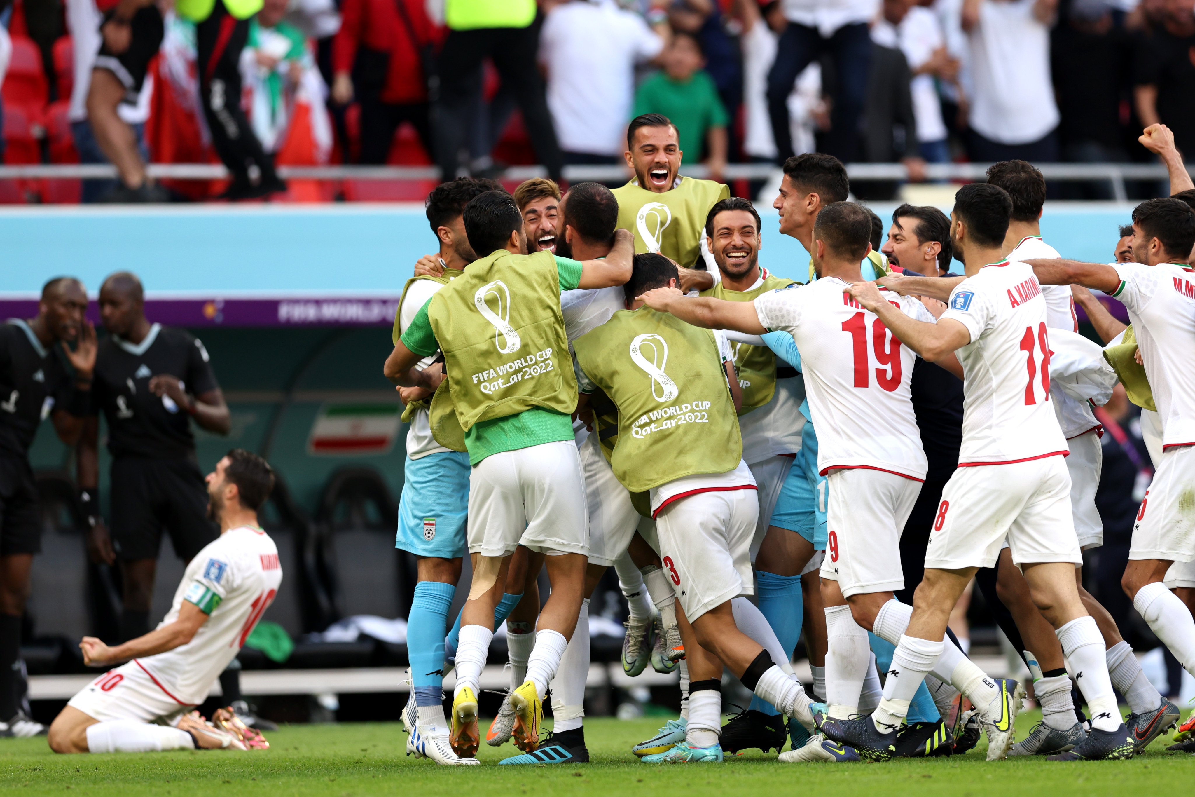 Irã derrota Gales nos minutos finais e sonha com oitavas da Copa; veja os gols