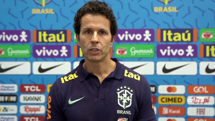 Médico da Seleção detalha lesões de Neymar e Danilo e pede "calma e tranquilidade"