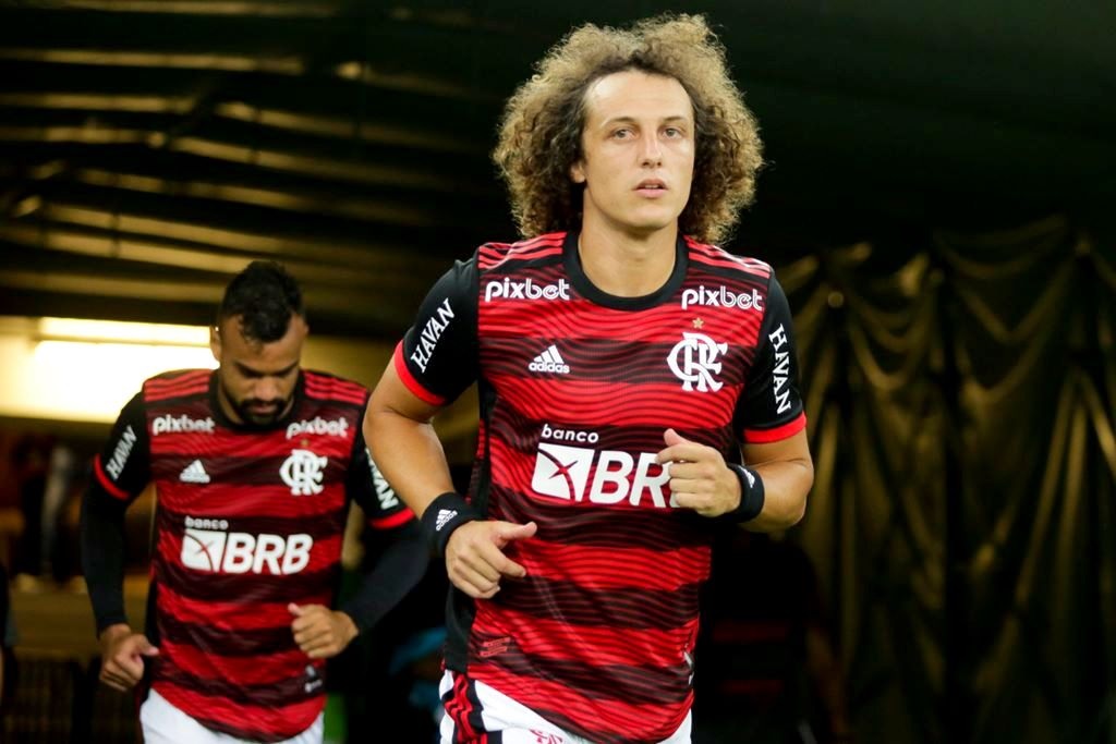 Flamengo anuncia renovação contratual com David Luiz