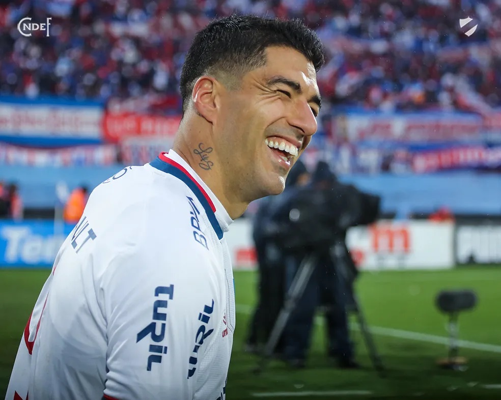Grêmio troca documentos e se aproxima de acerto com Suárez