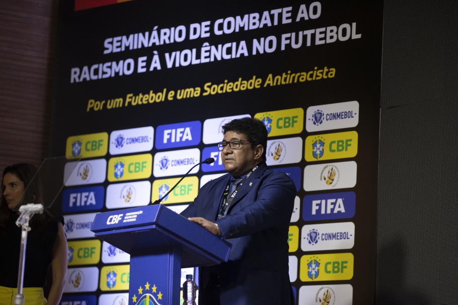 CBF institui punições por racismo em competições brasileiras