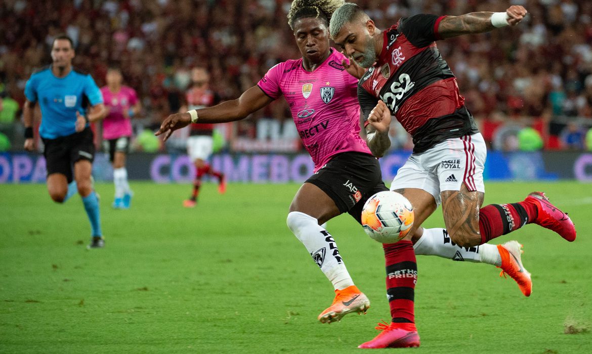 Flamengo na Recopa e Liverpool x Real Madrid pela Liga dos Campeões; veja jogos de hoje e onde assistir