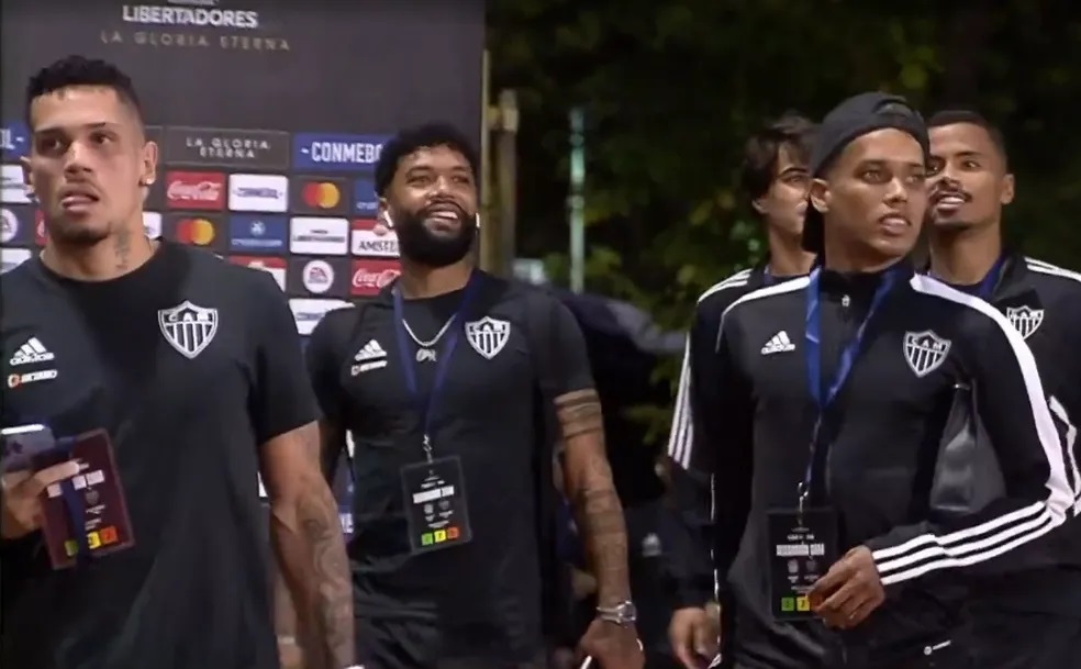 VÍDEO: Atlético-MG é recebido com gritos racistas por parte de torcedores do Carabobo na Venezuela