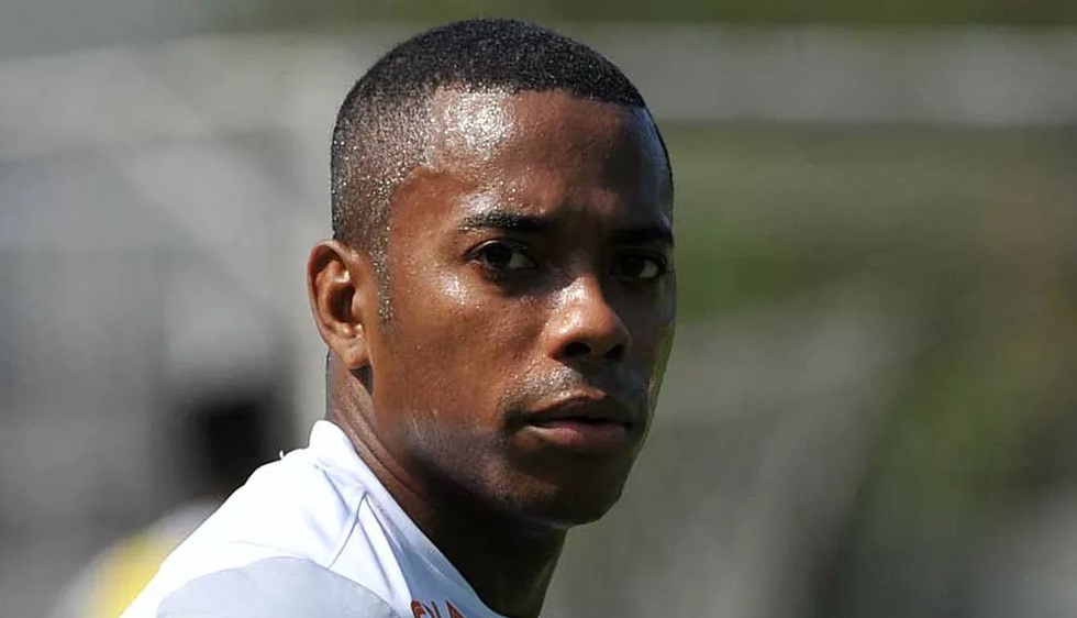 Justiça brasileira dá 1° passo para decidir se Robinho cumpre pena no país