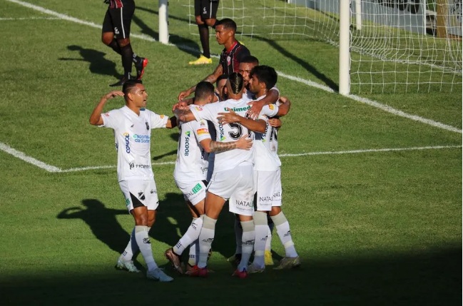 VÍDEO: ABC vence Santa Cruz de Natal e se recupera na segunda fase do Campeonato Potiguar; veja os gols