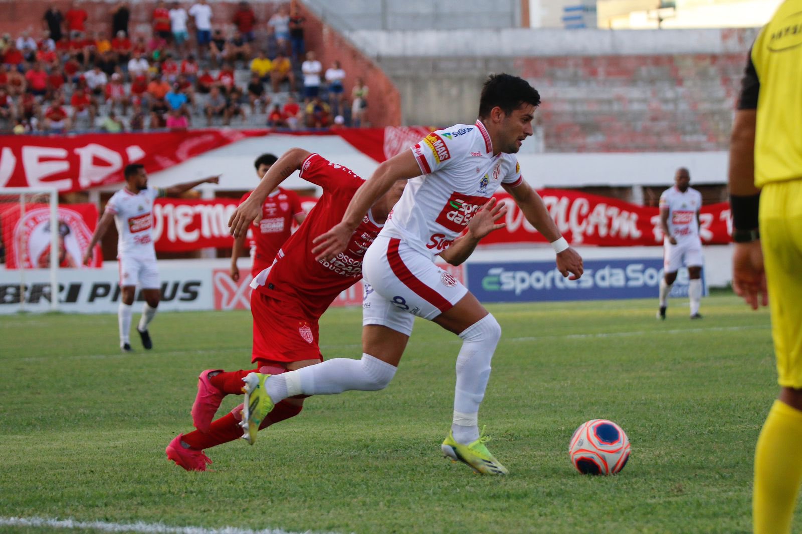 VÍDEO: América vence Potiguar e lidera o quadrangular; assista os gols