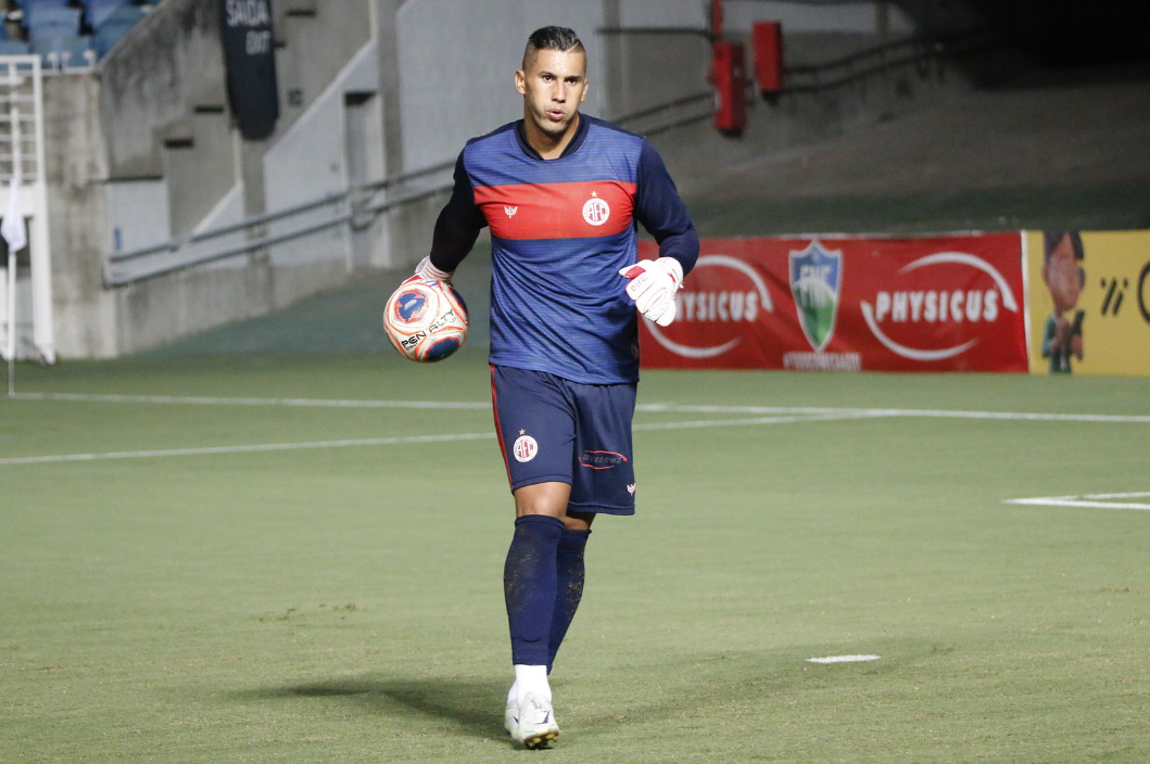 Bruno Pianissolla inicia trabalhos de transição; volante segue vetado pelo DM do América