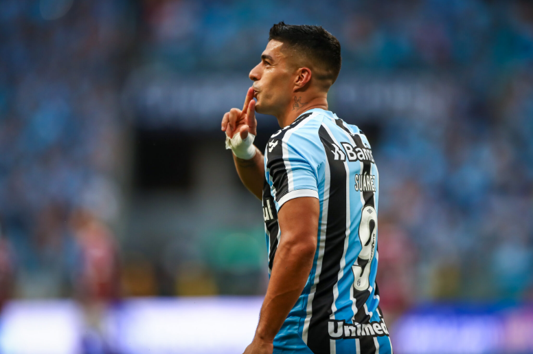 VÍDEO: Suárez retorna a Natal após nove anos da mordida em zagueiro da Itália; relembre o episódio