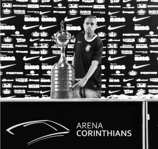 Morre um dos corintianos atacados por rojões antes de jogo no Pará