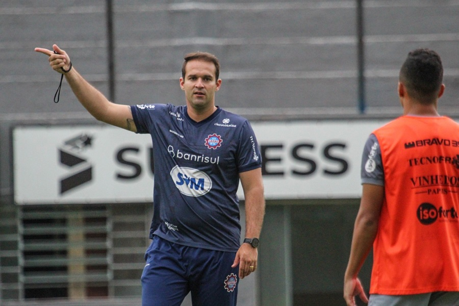 Novo técnico do América foi sensação do Campeonato Gaúcho; veja quem é
