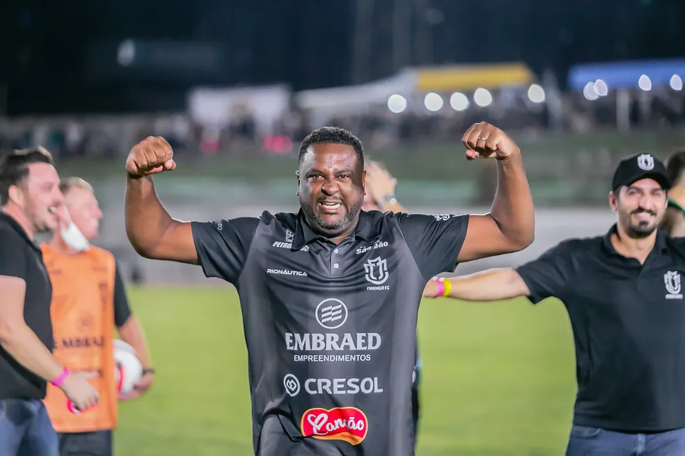 Técnico do Maringá, que venceu o Flamengo, já foi motorista de aplicativo; conheça a história