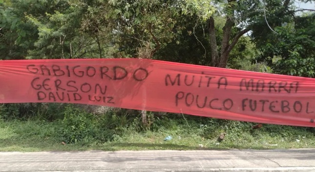 Após contratação de Sampaoli, torcedores protestam contra diretoria do Flamengo