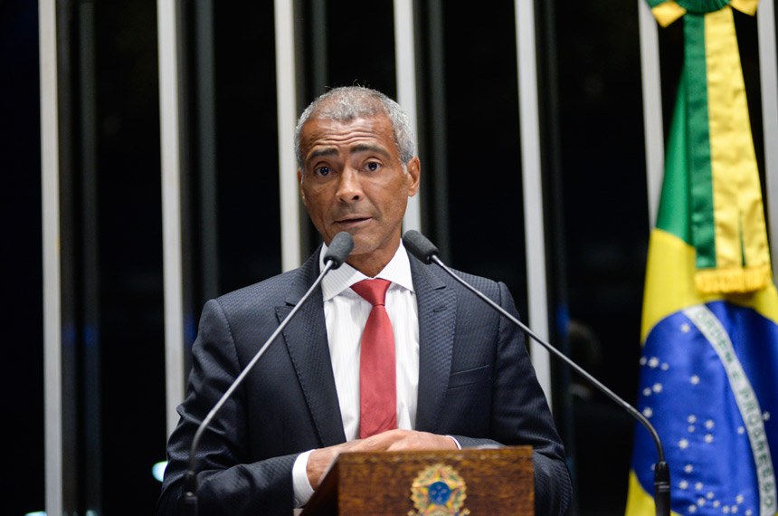 Romário chama Bebeto de traidor e cita política