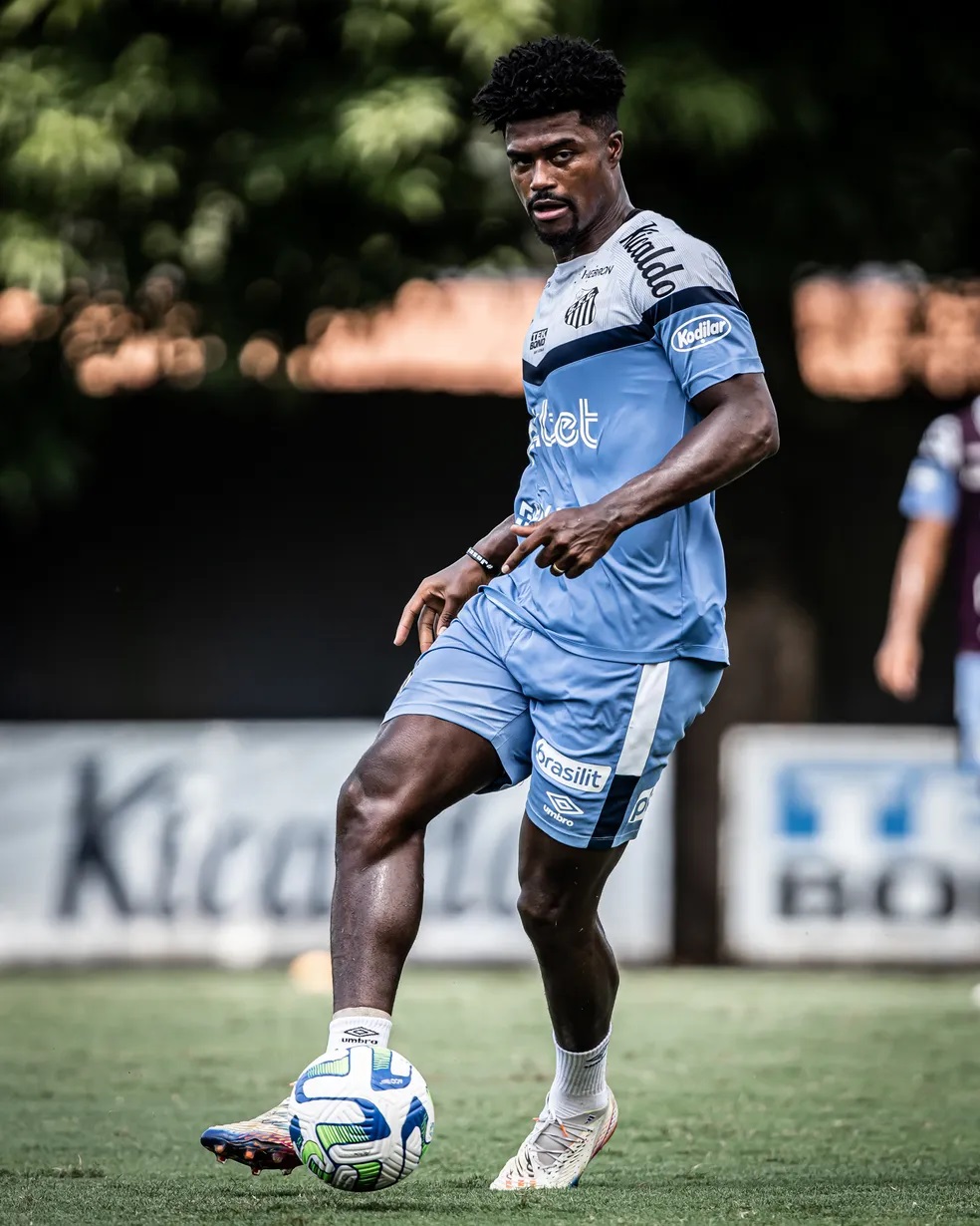 Santos afasta zagueiro envolvido em manipulação de jogos