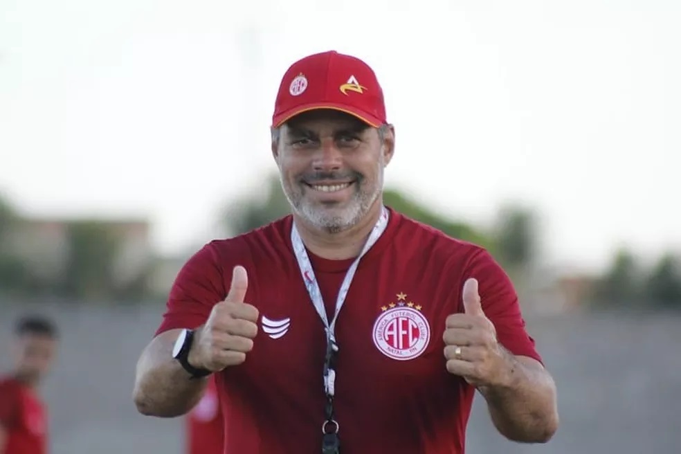 Campeão brasileiro pelo América, Leandro Sena é anunciado em novo clube