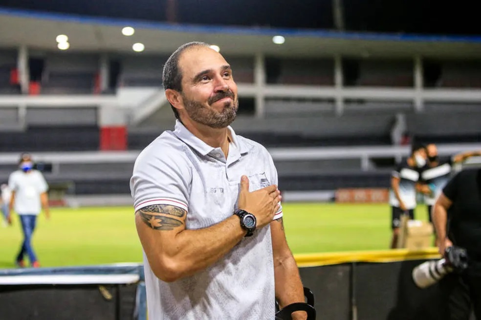 ABC ganha disputa com o Náutico e acerta a contratação do técnico Allan Aal