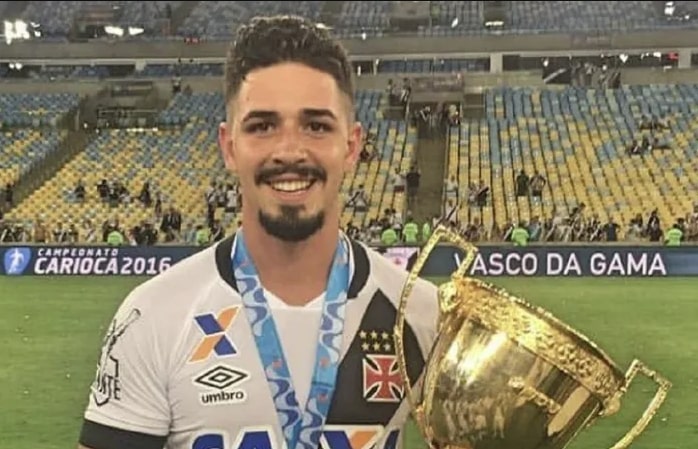 Zagueiro campeão pelo Vasco morre em grave acidente de carro