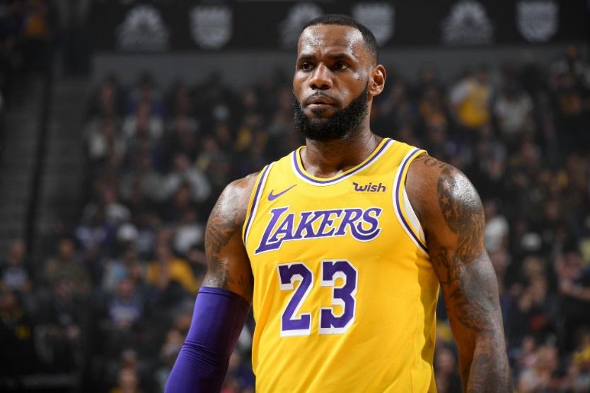 LeBron James evita projetar futuro após queda dos Lakers e indica aposentadoria na NBA