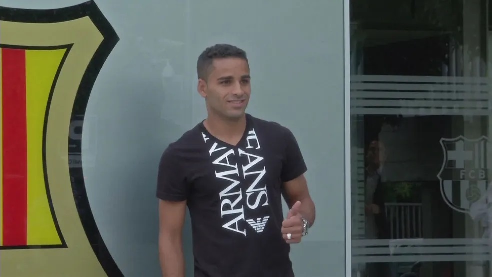 Ex-jogador de Barcelona e São Paulo é preso após atirar para o alto no DF