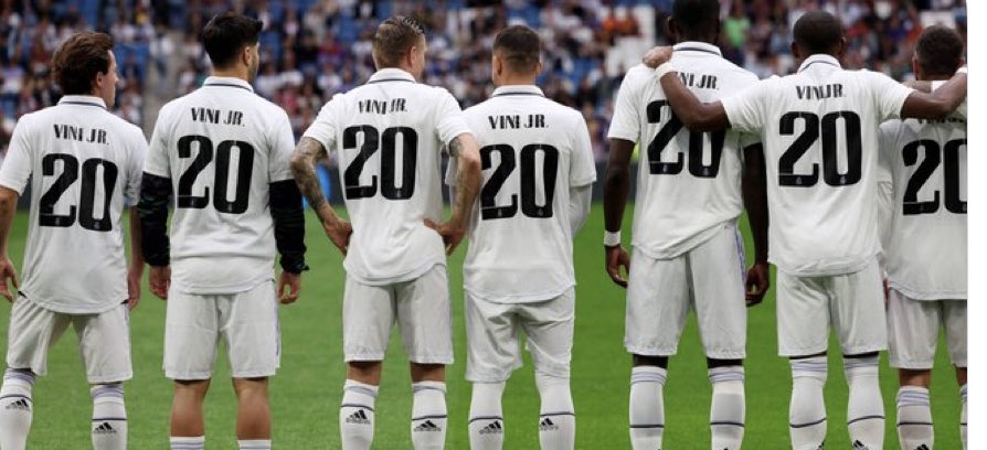 Jogadores do Real Madrid entram em campo com camisa de Vini: “Hoje todos usamos o 20”