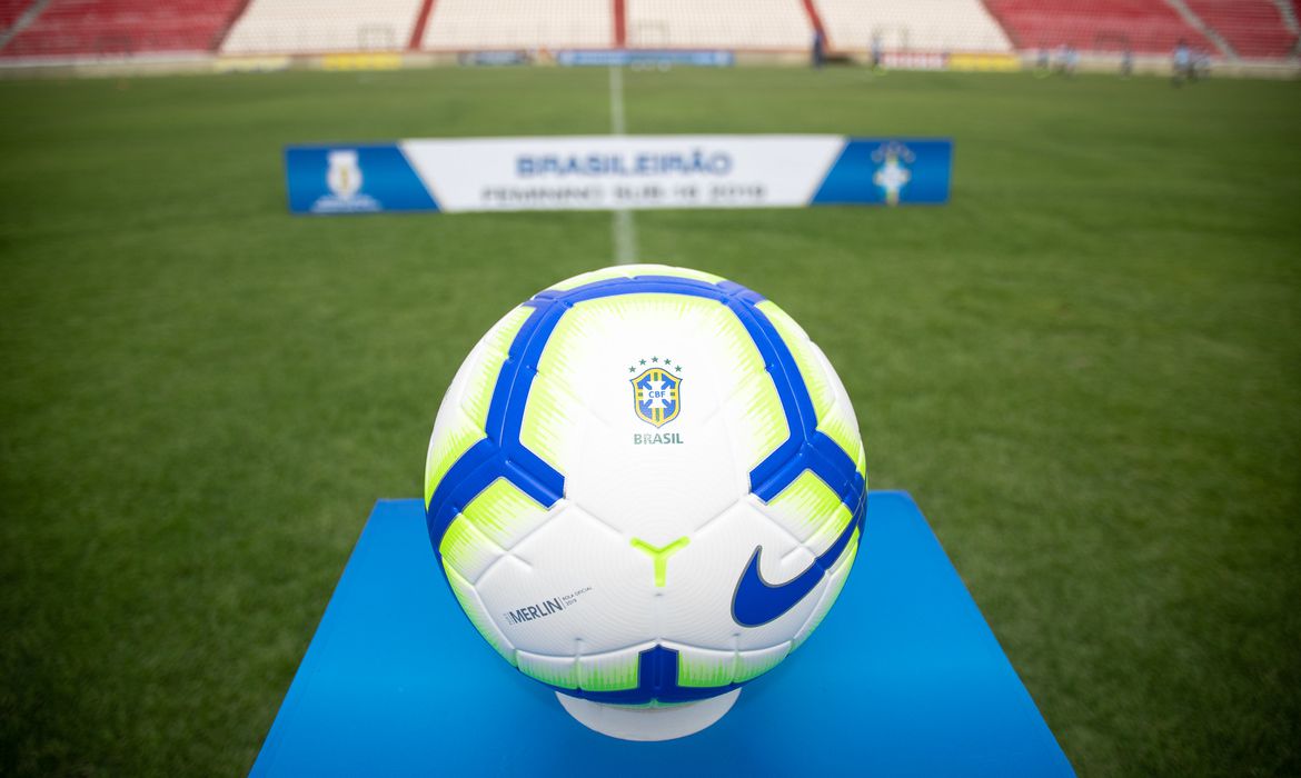 Brasileirão tem Palmeiras x Botafogo e Santos x Fla; veja jogos de hoje e onde assistir