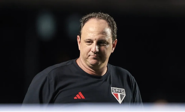 Diretoria avalia opções, e Rogério Ceni ganha força no Vasco