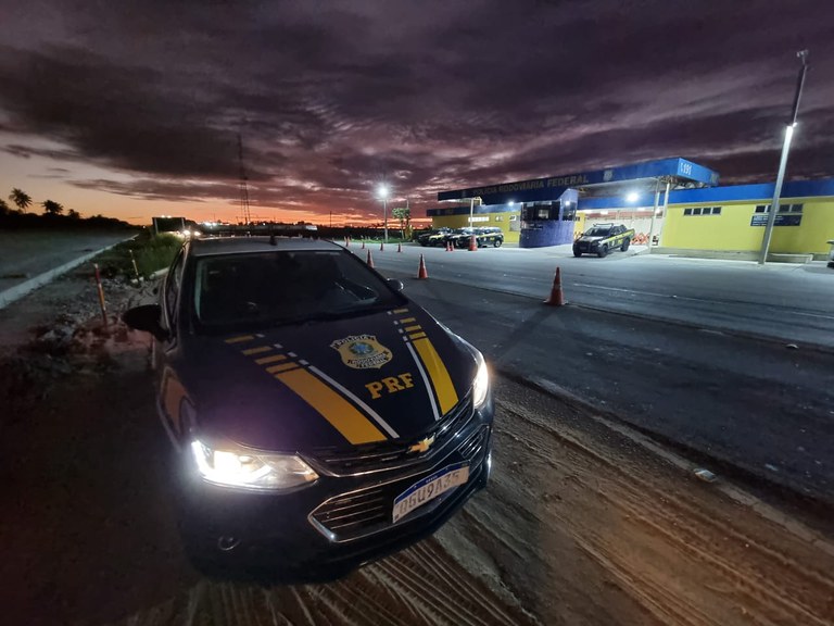Homem morre em colisão de moto e carro durante a madrugada no RN