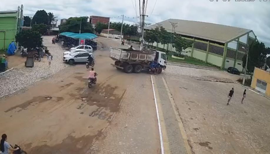 Polícia Civil conclui que motoqueiro atropelado por caminhão no RN foi culpado pelo acidente; veja colisão